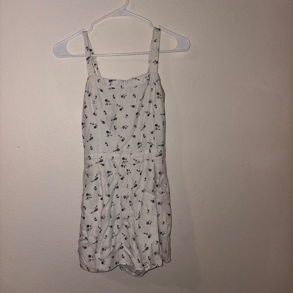 Hollister Pants - Floral Hollister romper